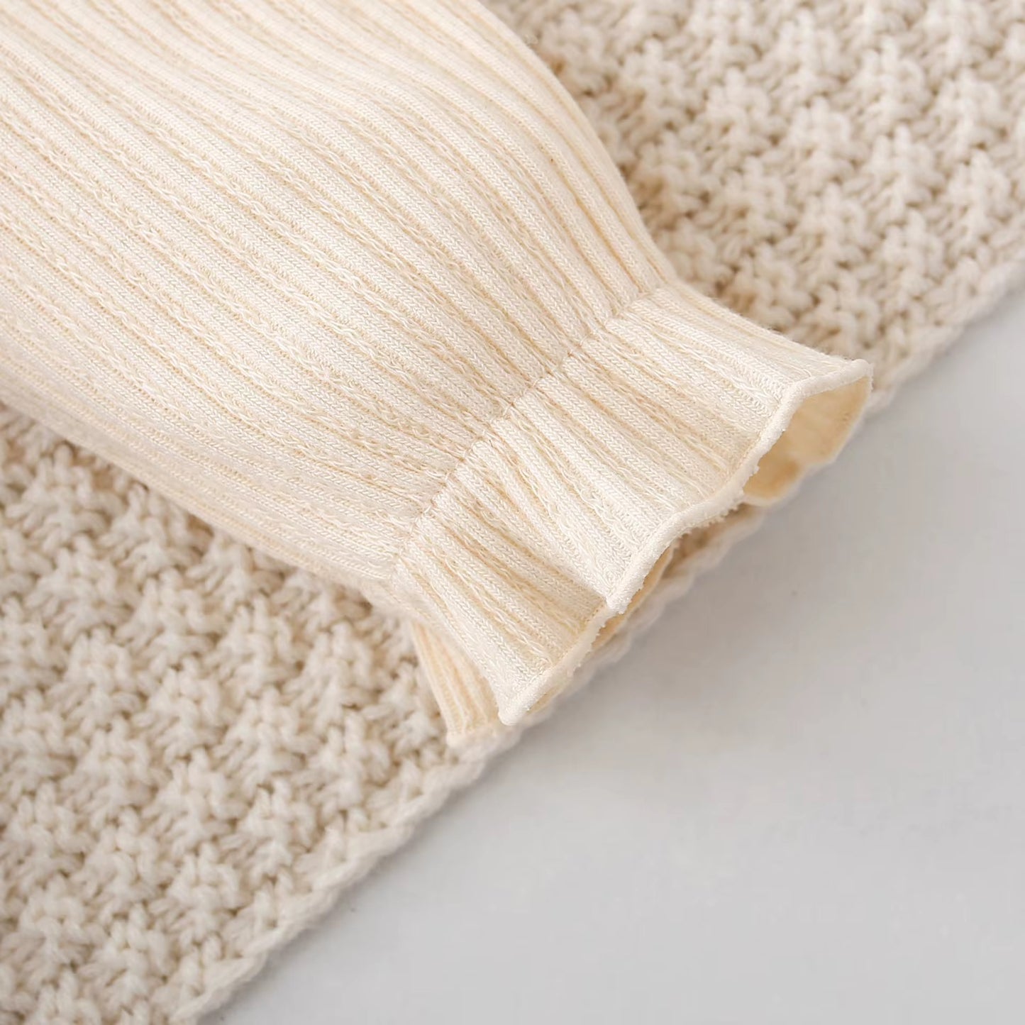 Vestido beige con negro