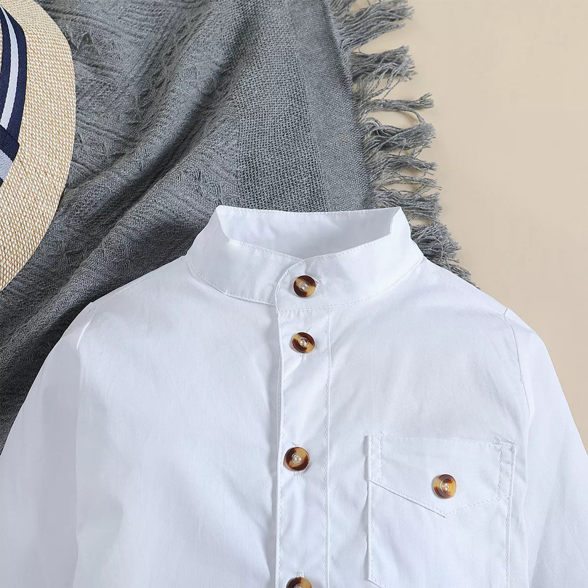 Conjunto tirantes camisa blanca