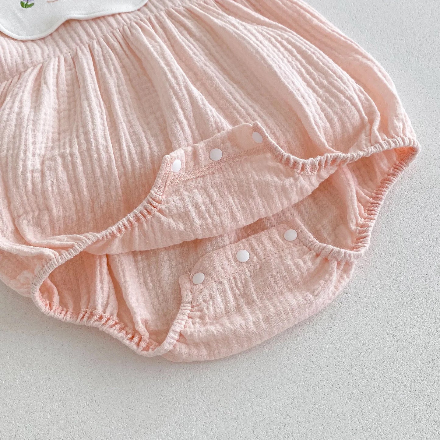 Pañalero rosa solapa blanca