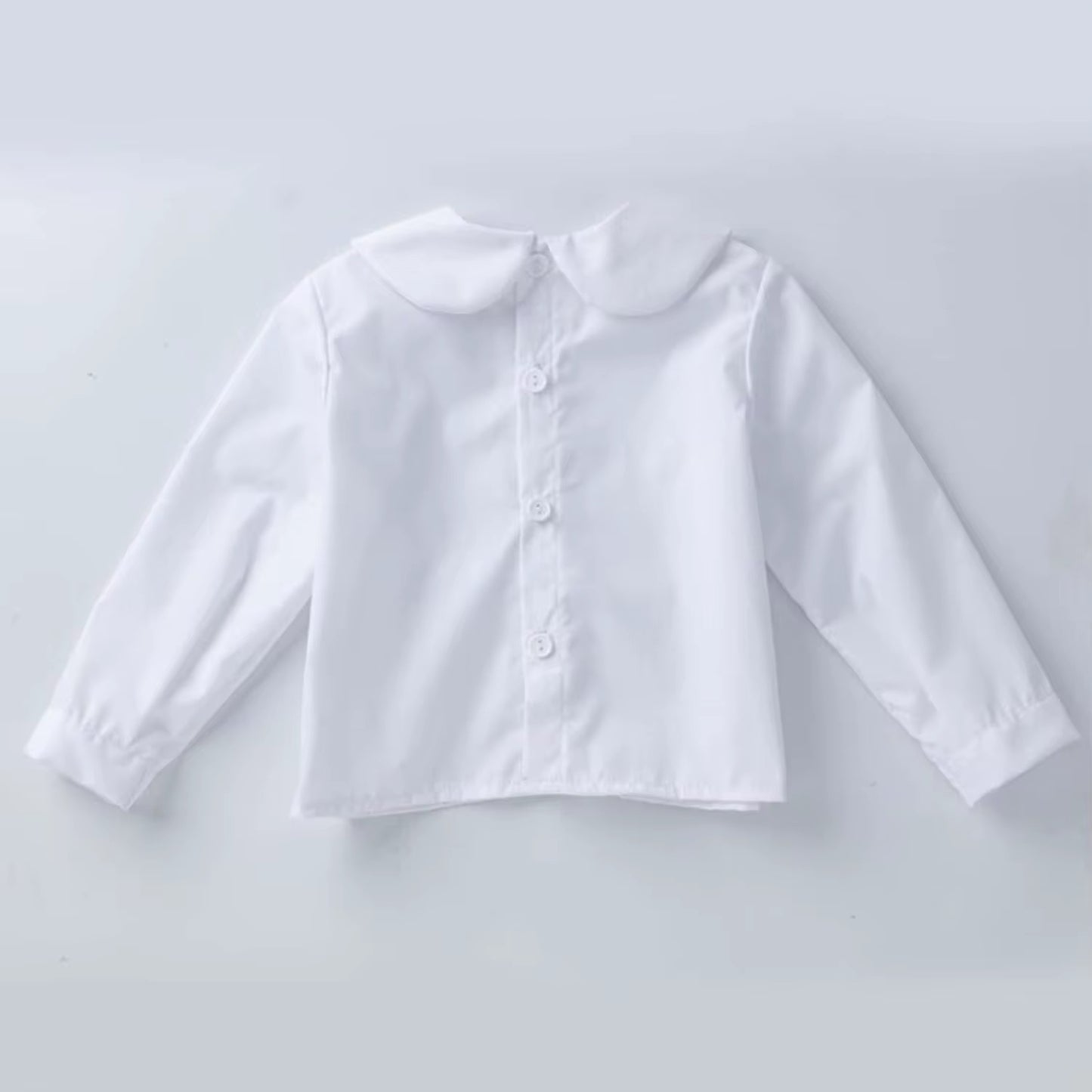 Camisa blanca con cuello