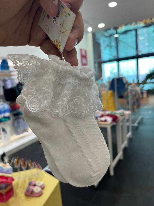 Calcetas blancas cortas con encaje