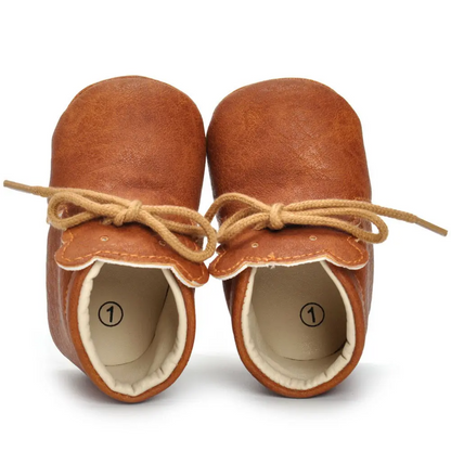 Zapato café bebé