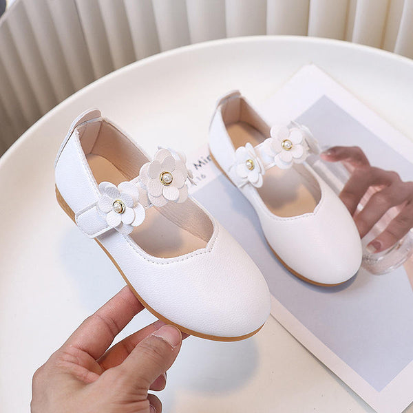 Zapatos blancos flores
