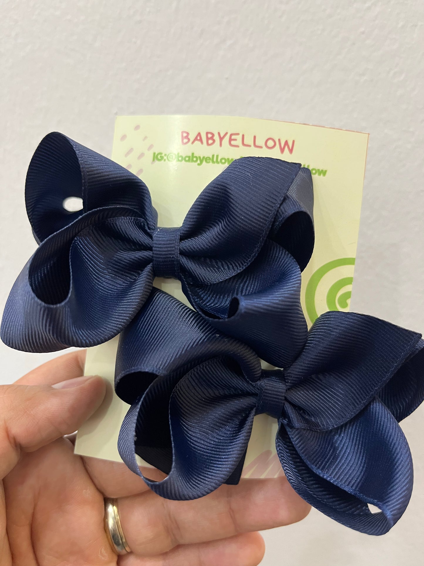 Moño par mediano liso