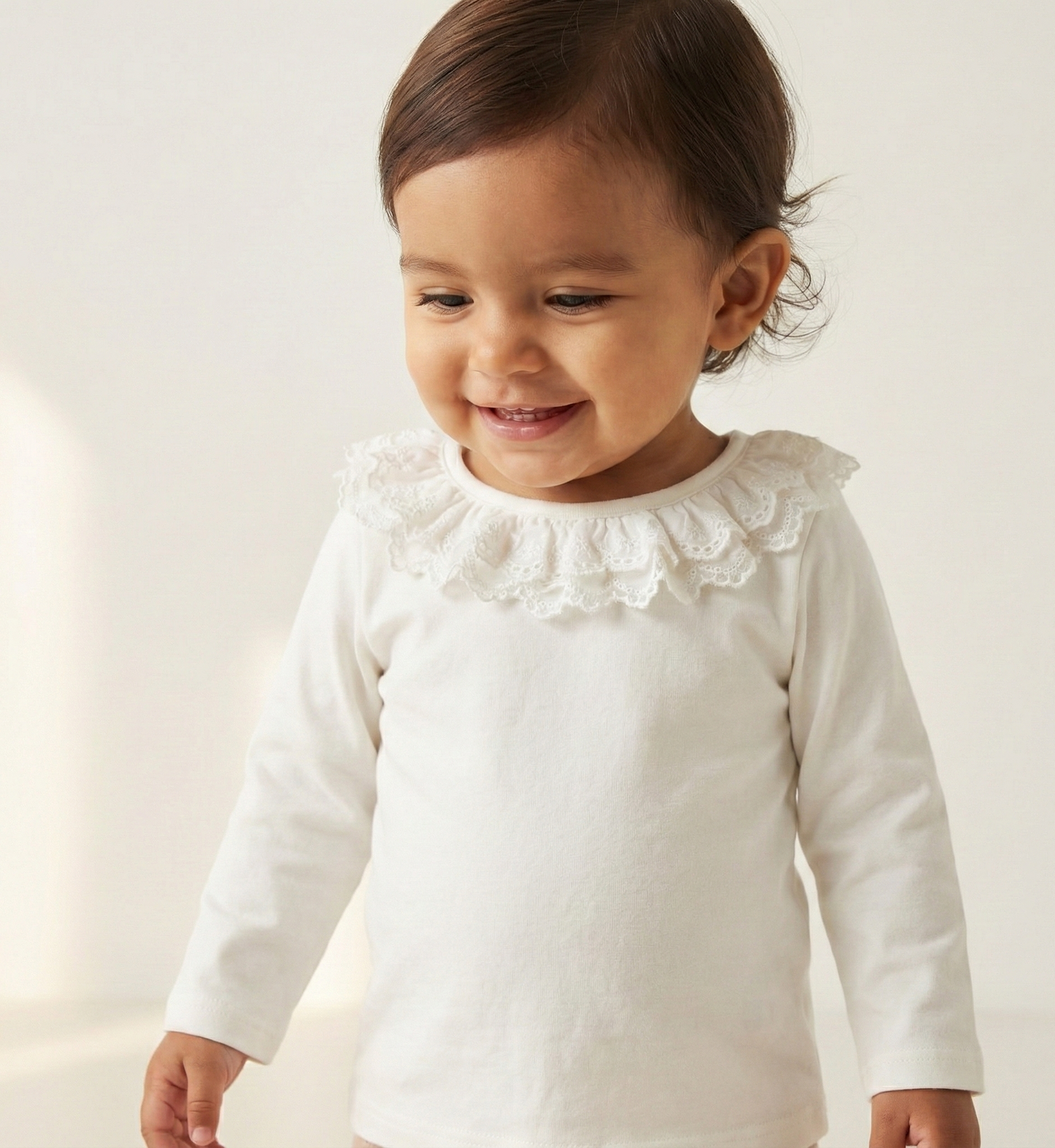 Blusa blanca con solapa
