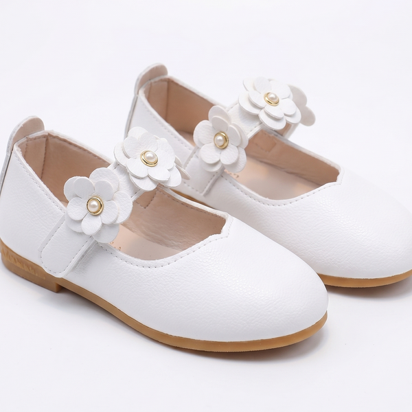 Zapatos blancos flores